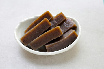 Konjac yam cake mixed with seaweed