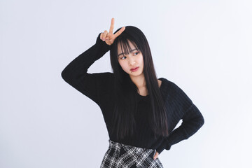 黒髪の若い女性