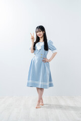 セーラー服を着た女性