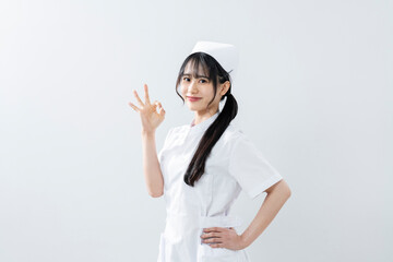 ナース服を着た女性