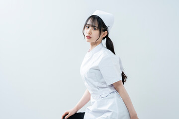 ナース服を着た女性