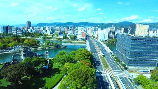 平和記念公園周辺の広島市中心部の都市風景  広島市中区と西区の街並み  4K