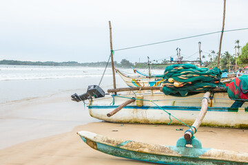 Obraz premium Traditional colorful boats in sri lanka on the coast of the indian ocean.