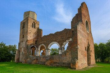 Arača (Hungarian: Aracs) is a medieval Romanesque church ruin located about 12 km of Novi Bečej, Serbia.