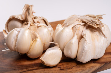 Cooking with dried French white garlic