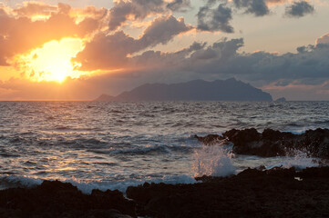 Favignana (TP): Punta Faraglione, tramonto sul?l isola di Marettimo