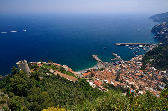 Scala (Sa): vista della torre delle Ziro e di Amalfi