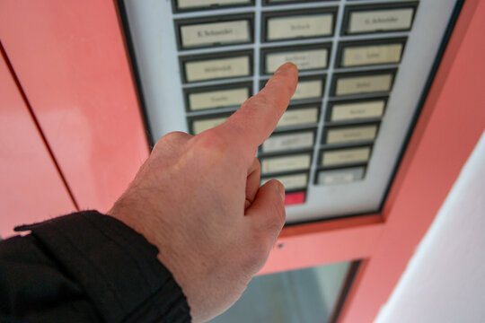 Beware of dubious door-to-door transactions on a doorbell system symbol image