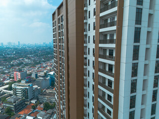 Fototapeta premium High-rise apartment building overlooking a sprawling city. Perfect for real estate, architecture, and urban development projects.
