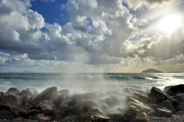 Pozzuoli: spruzzi sulla scogliera