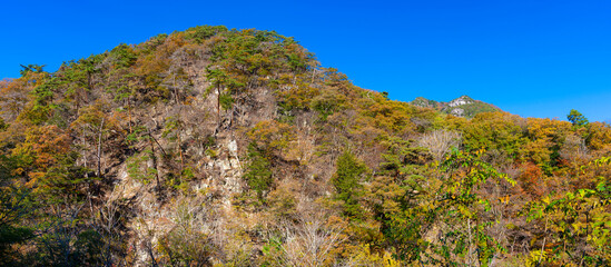 紅葉シーズンの昇仙峡のパノラマ風景