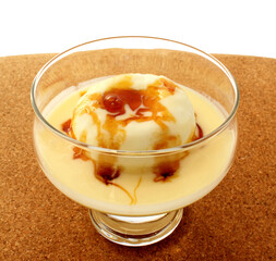 Belle d'oeufs à la neige