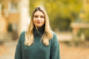 Portreait of beautiful blonde woman in autumn