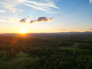 Obraz premium view of catskill mountains at sunset (wide angle aerial mountain vista in catskills hudson valley slide mountain wilderness hiking area) dramatic huge puffy clouds sky cloud formation farm rural area