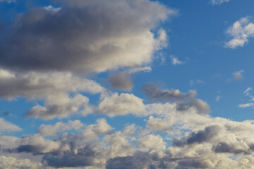 Gray-white clouds float above the horizon in a calm rhythm.