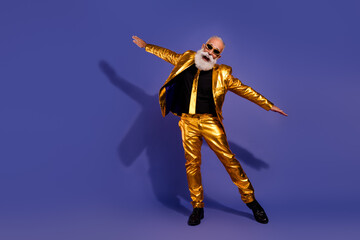 Full length photo of fashionable old showman spread hands dancing wear glamour golden garment isolated on violet color background