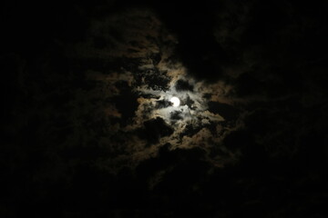 Moonlit night, night sky, clouds, moon images.