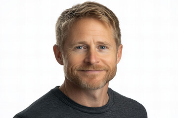 Obraz premium Charismatic Portrait of a Smiling Man with Stylish Beard and Relaxed Casual Outfit, Perfect for Lifestyle and Professional Use