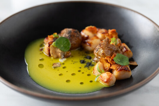scallops with sun choke and nasturtium leaves