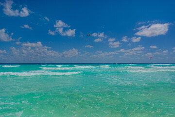 Fototapeta premium Sea shore on the Caribbean beach in the Zona Hoteleria in Cancun.