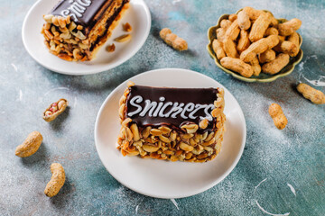 Snickers cake with caramel, peanuts and buttercream.