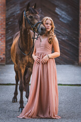 Fototapeta premium Frau mit Pferd