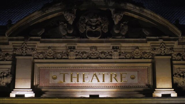 Th&eacute;&acirc;tre des C&eacute;lestins de nuit Lyon - Gros plan sur le nom