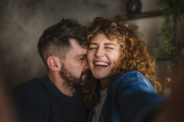 Obraz premium woman and man take self portrait or have video call gesture and pose