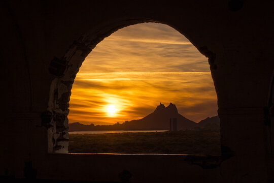 Atardecer vista al cerro Tetakawi, San Carlos