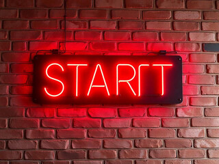 Fototapeta premium neon Start sign on wall