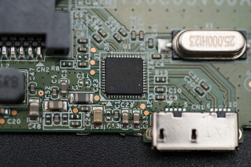 Electronic circuit with processor on board