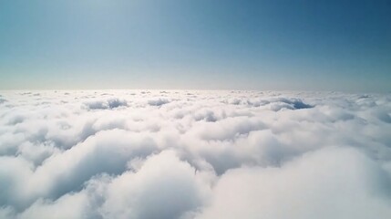 Naklejka premium Aerial view of fluffy white clouds against a clear blue sky.