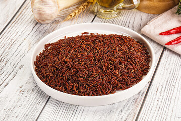 Red raw dry rice gor cooking