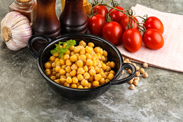 Canned chickpea in the bowl
