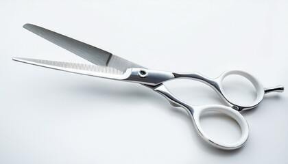 Obraz premium Close-up of sleek hairdressing shears with white handles against a bright background.