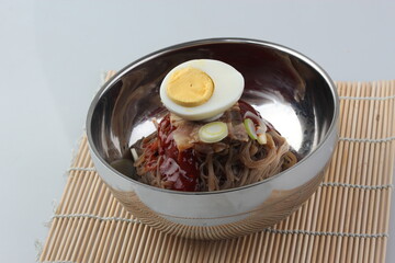 비빔냉면