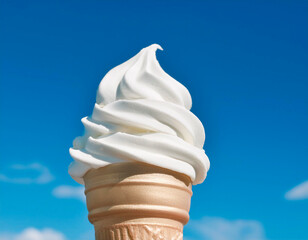 ソフトクリームのアップ、青空