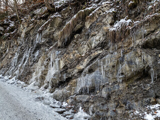 Vereiste Felswand bei Oberstdorf