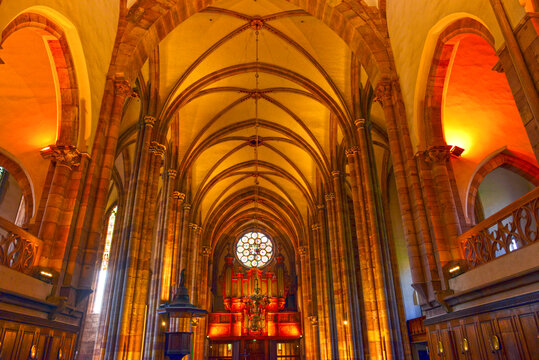 Innenansicht der Thomaskirche in Stra&szlig;burg