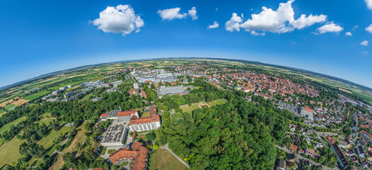 Sommerlicher Ausblick auf die Kurstadt Bad Windsheim in Mittelfranken 