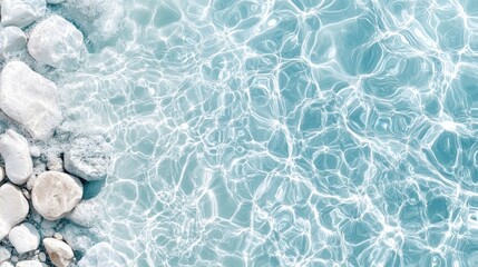 Obraz premium Delicate water droplets rest on a vibrant blue surface, exhibiting beautiful textures and patterns in a high-resolution perspective