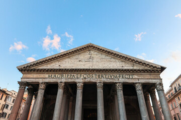 Obraz premium View of Pantheon Temple of All Gods in Piazza della Rotonda in Rome, Italy