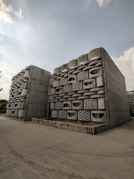 Innovative Architectural Design of Modern Building Facade - RRU, Gujrat