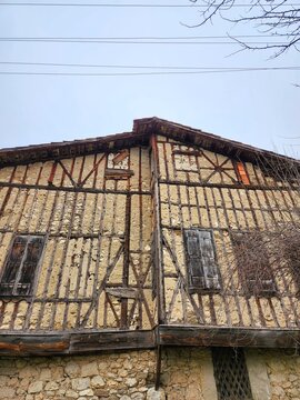 Yoruk Koyu (Y&ouml;r&uuml;k K&ouml;y&uuml;) is a small village belong to Safranbolu. The village has many old historical buildings which sample of Ottoman Architecture.
