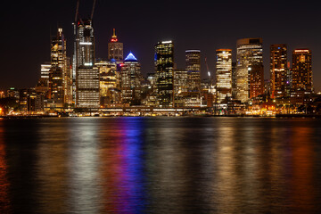 Obraz premium Sydney Skyline bei Nacht. Blick auf Circular Quay.