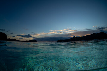 Fototapeta premium 夕暮れの海 小笠原 父島