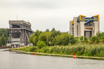 Schiffshebewerke alt und neu in Niederfinow
