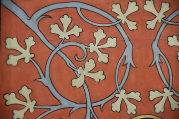 Mur peint d'arabesques