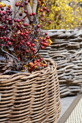 南会津の編み籠に入った南天の実