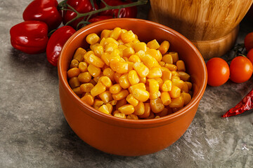 Sweet canned ripe corn grain